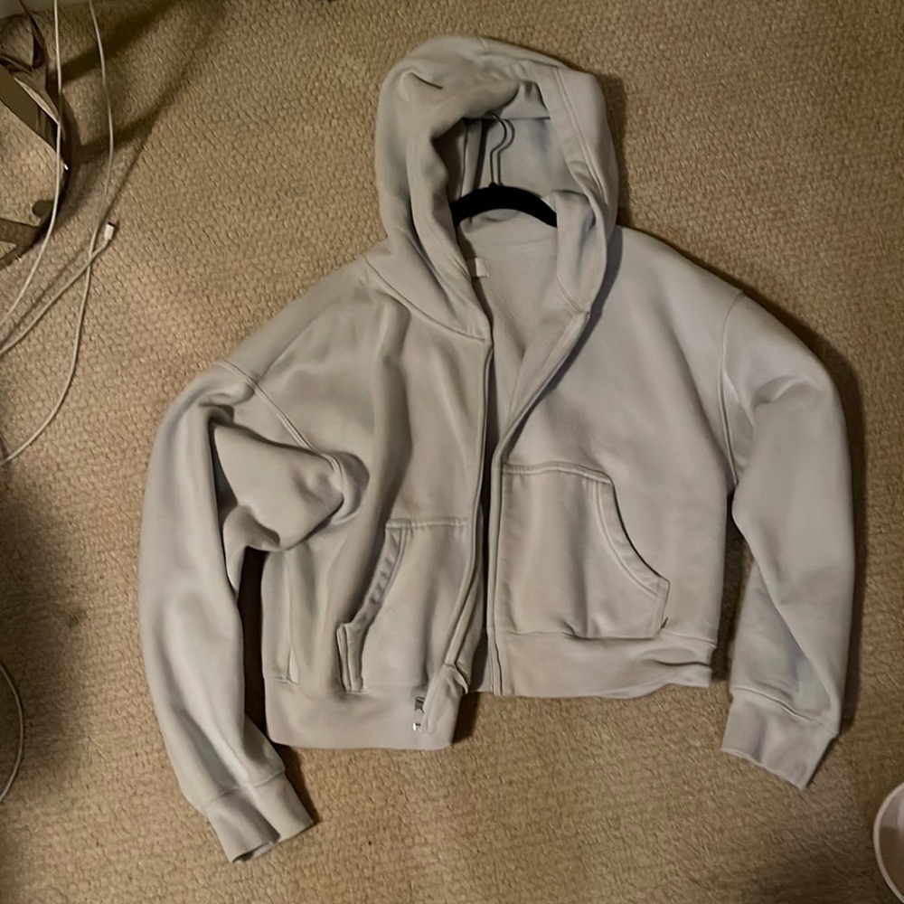 Aritzia zip up in plein air